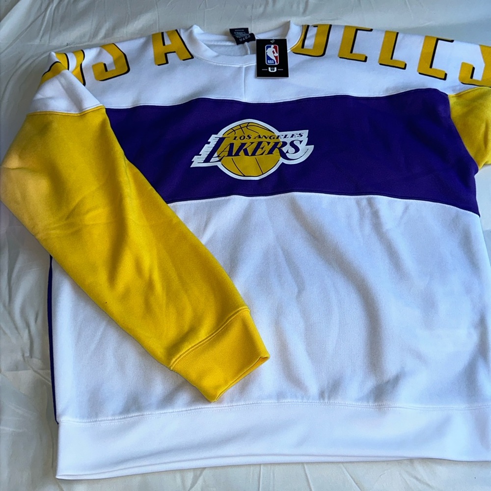 Los Angeles Lakers sweatshirt Size L Brand New